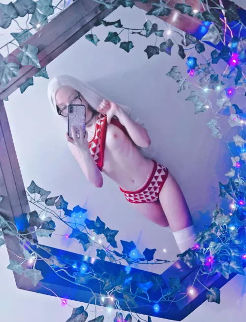 anyone here like petite girls? š¤