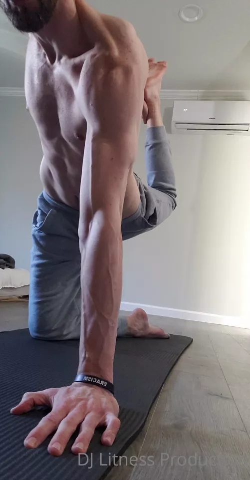 Anyone here like yoga? Anyone here like yoga?