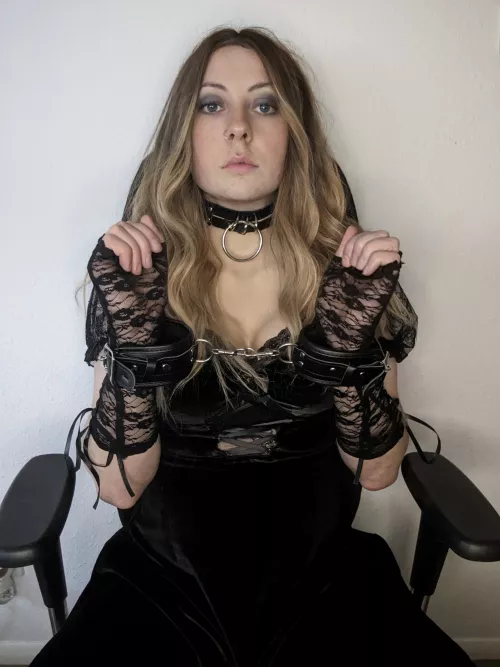 Anyone interested in a well behaved Gothic sub?