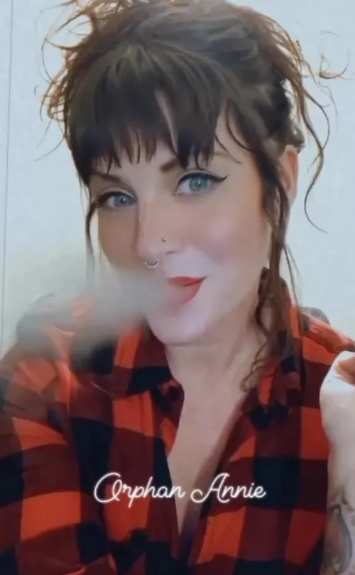 Anyone into cute smokers? 😘☺️😘