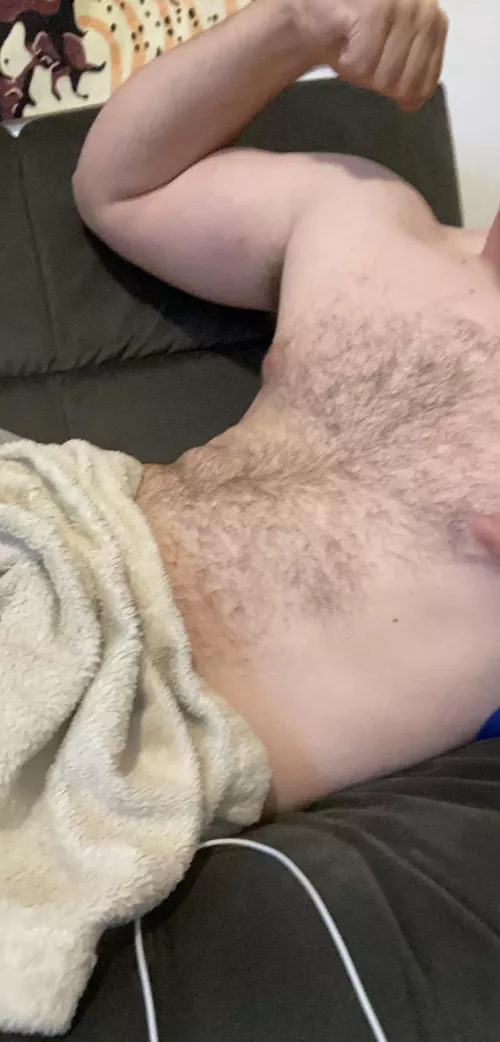 Anyone into hairy curious tops? HMU π