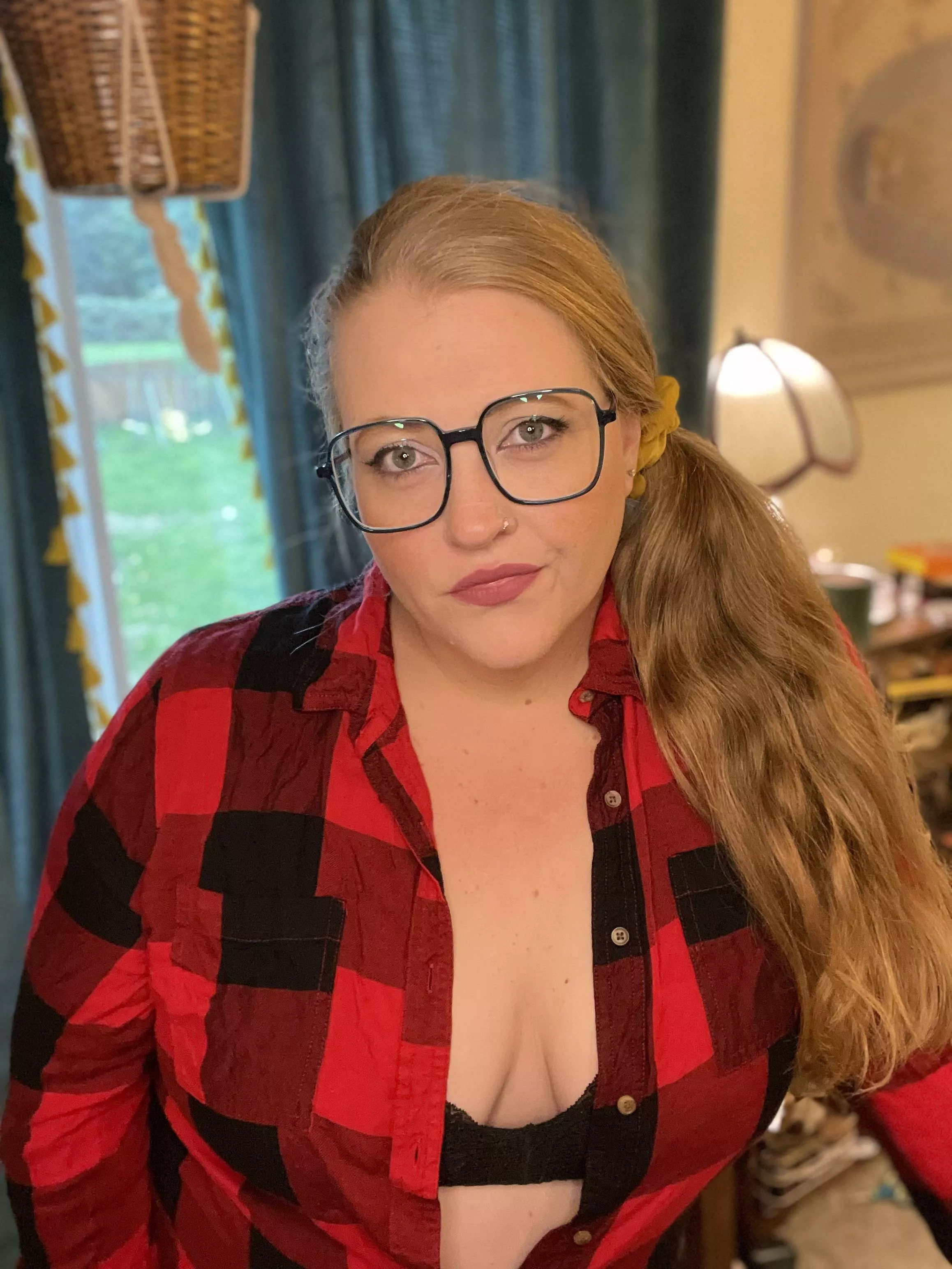 Anyone into milfy librarian-looking bbw’s?