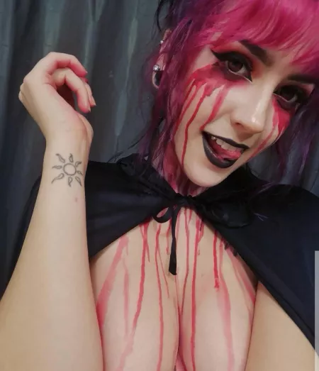 Anyone into the vampire vibe? ๐๐ค Anyone into the vampire vibe? ๐๐ค