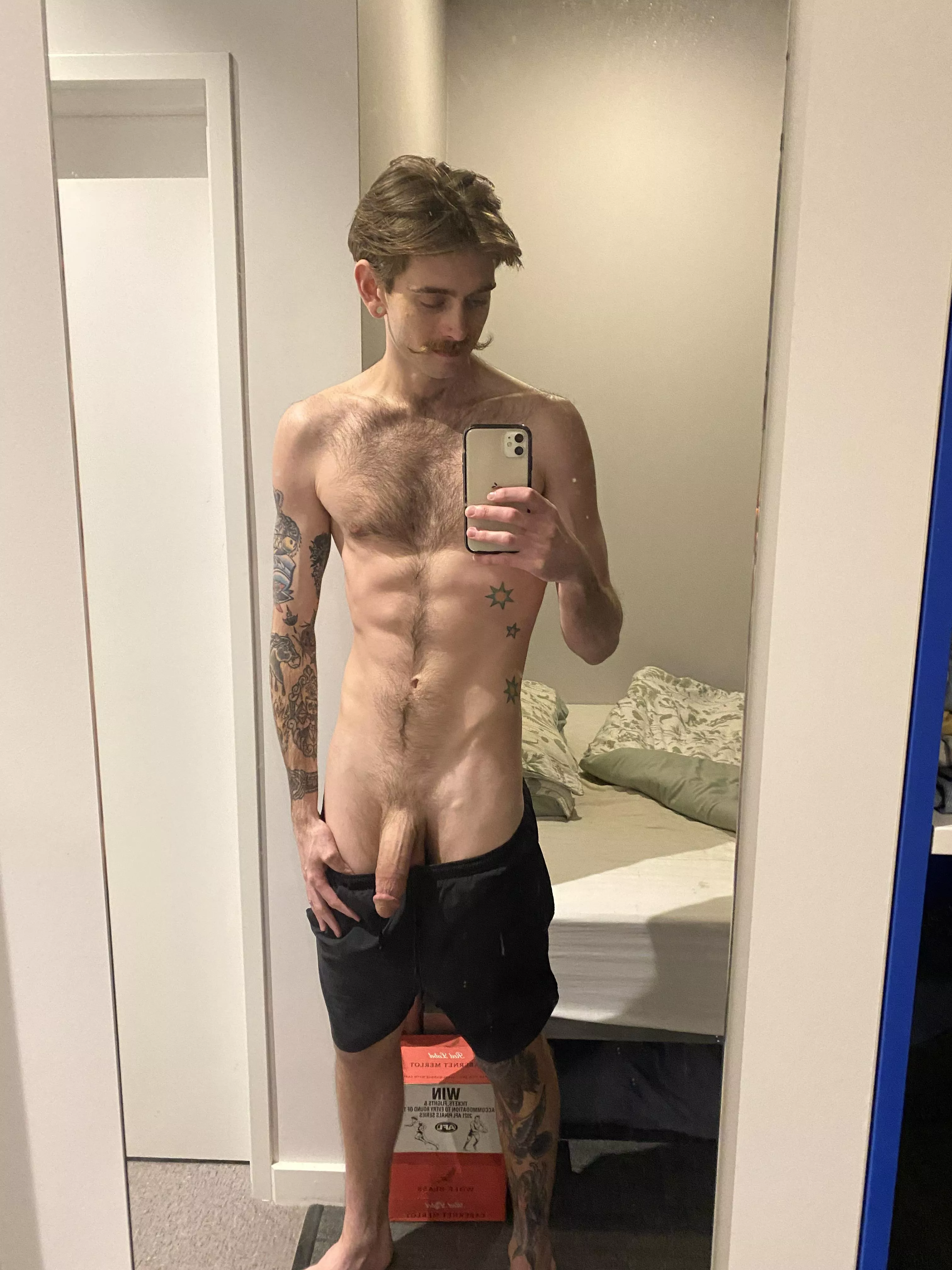 Anyone joining me for post workout shower? 🤔