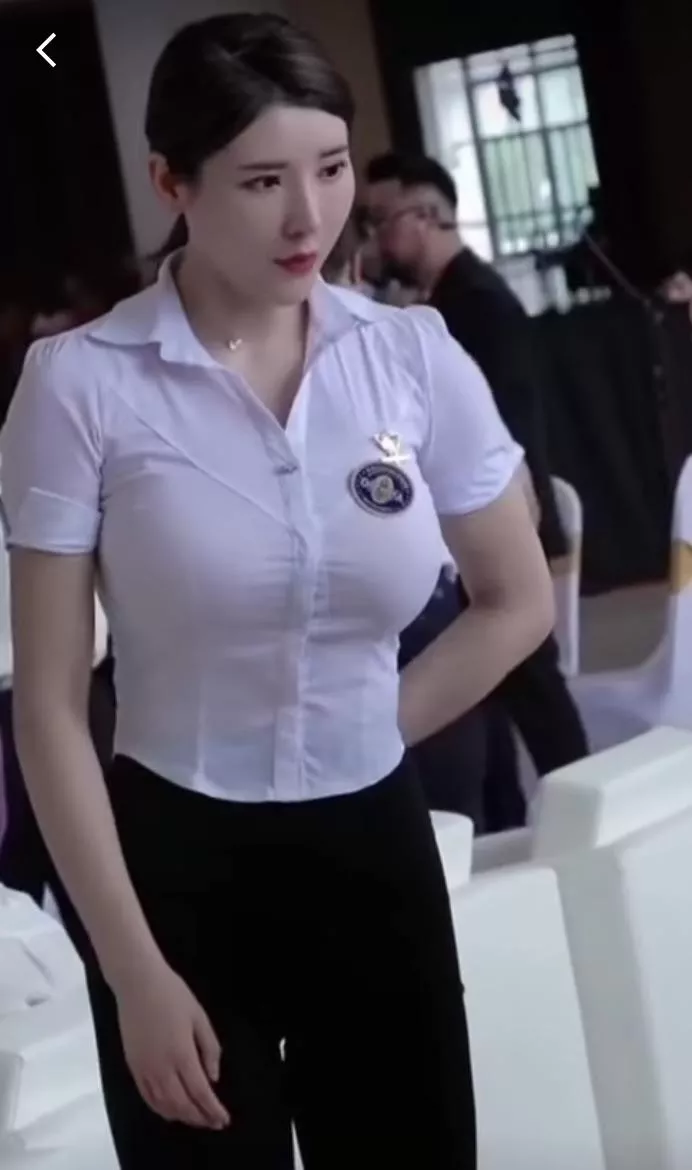 Anyone know her @ ? Anyone know her @ ?