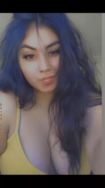 Anyone know her ? Anyone know her ?