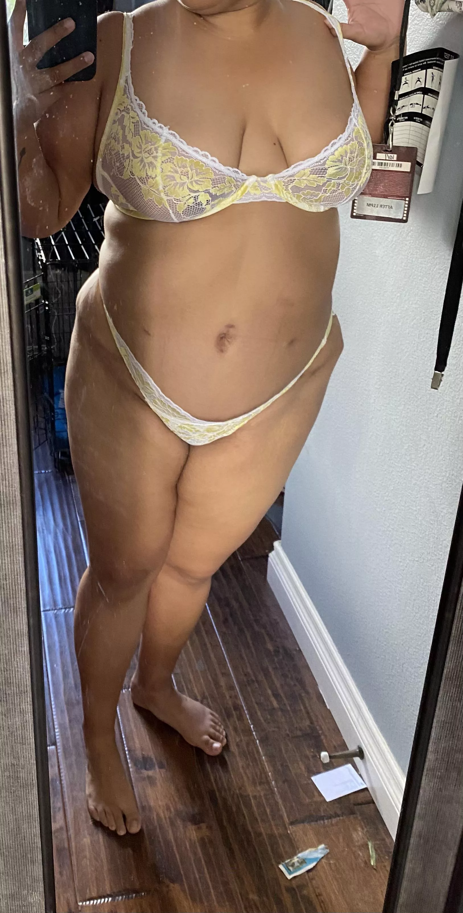 Anyone know how to photoshop? I want to see what I will look like once bimbofide 😜