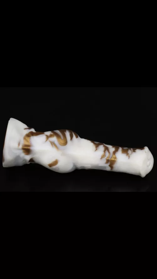 Anyone know the name of this coloration or what colors were used in it if it's a rogue? I wanna (hopefully 😅) get a flint with this coloration when customs open