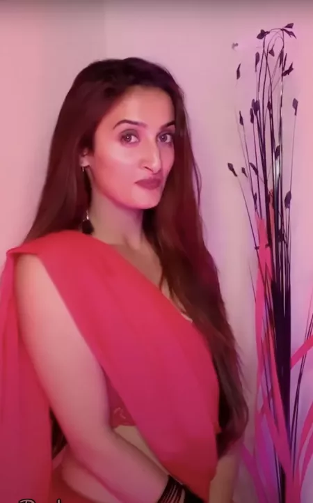 Anyone know this ig/tiktok babe? Anyone know this ig/tiktok babe?