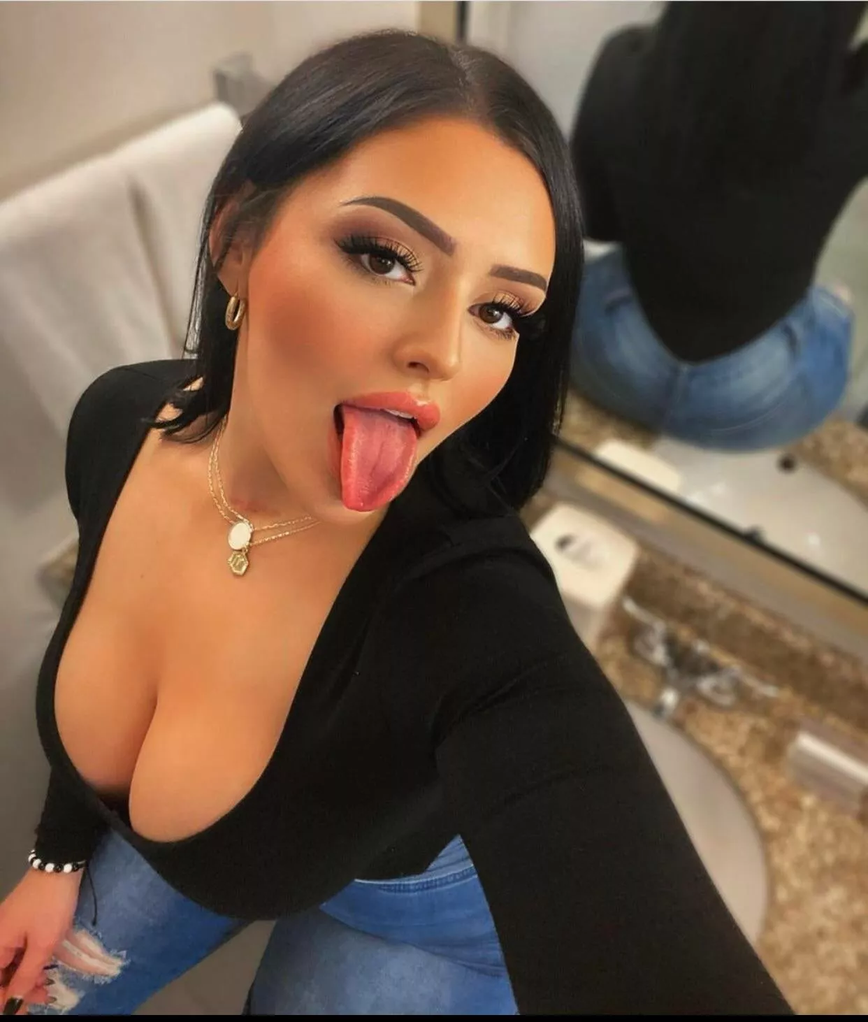 Anyone know who this is? Anyone know who this is?