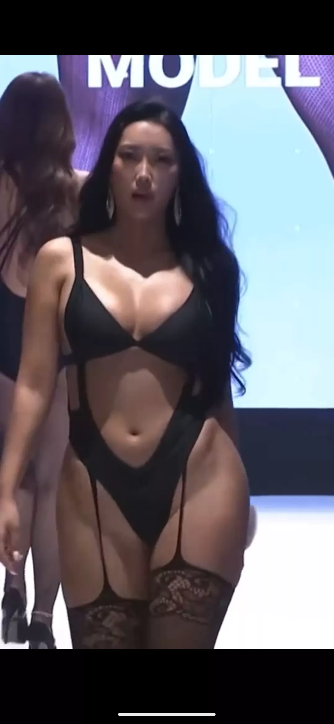 Anyone knows her name? Anyone knows her name?