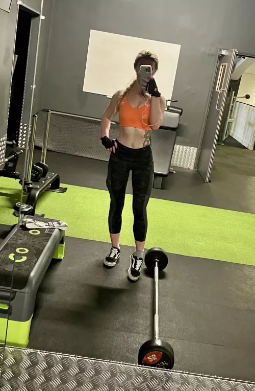 Anyone like a gym sel[f]ie here?