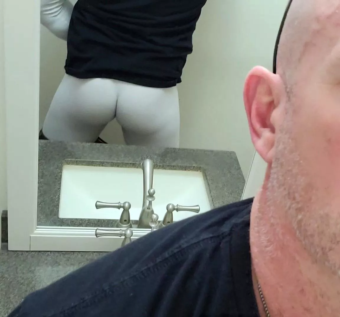 Anyone like Daddy ass? (51)
