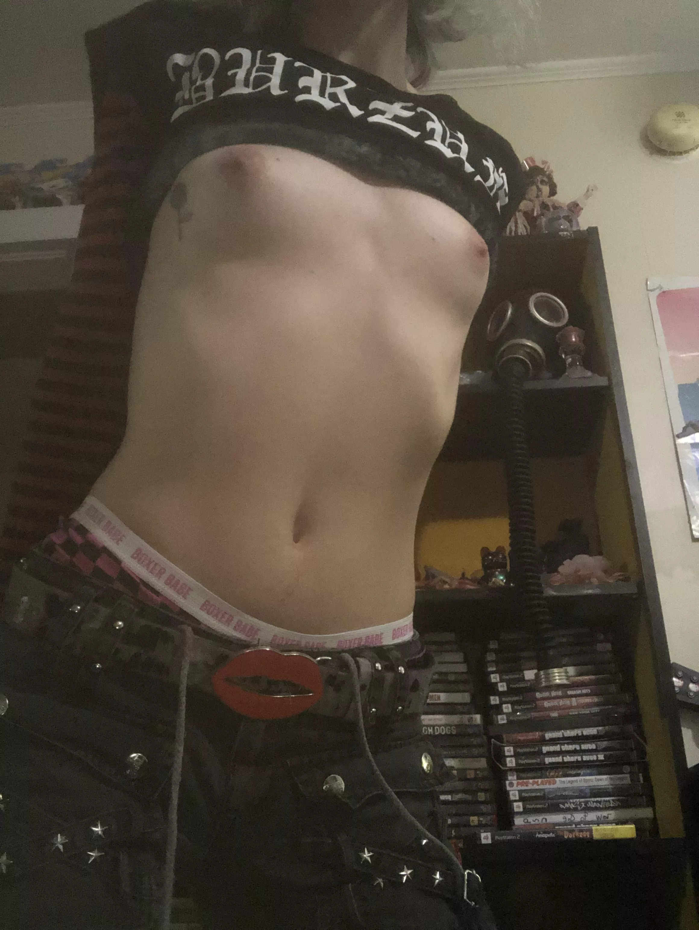 anyone like pale metal head chicks? anyone like pale metal head chicks?