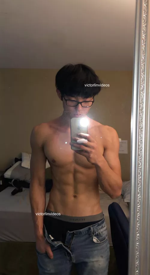 anyone like pretty korean guys?