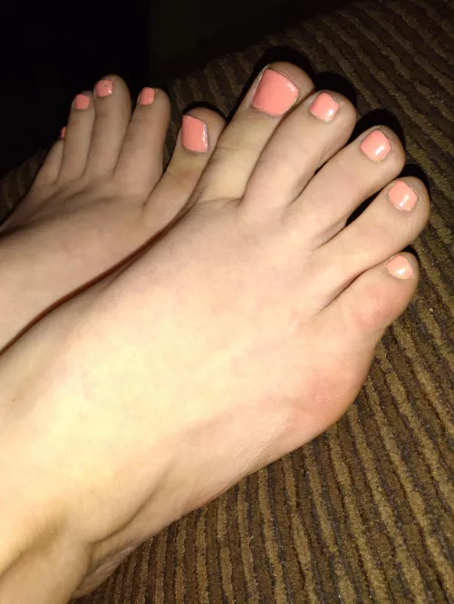 Anyone looking to cum on my toes