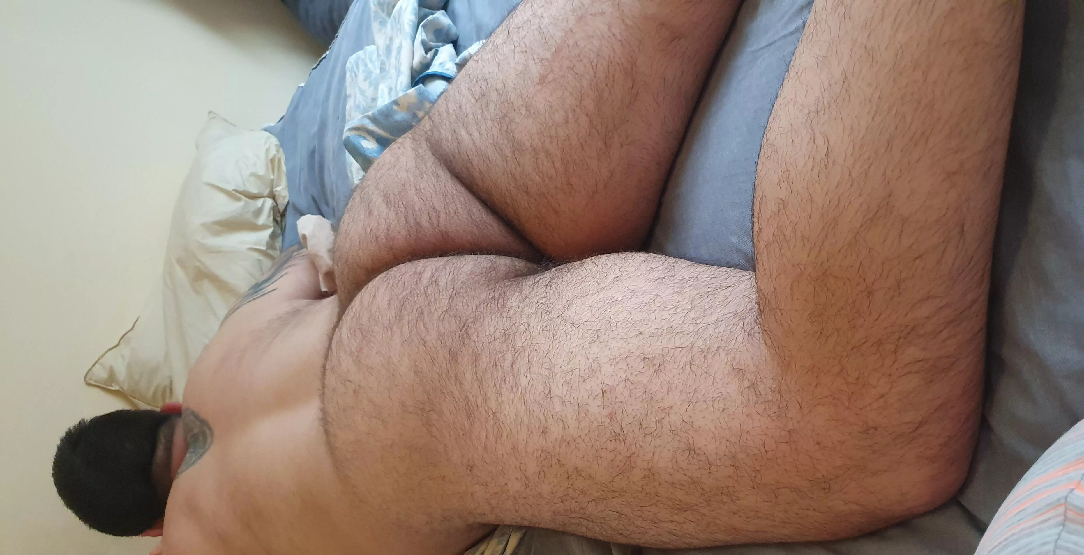 Anyone loving hairy peach butts? Anyone loving hairy peach butts?