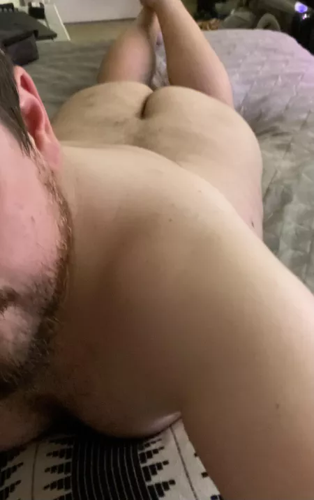 Anyone need a fat ass? π (28) DMs open.