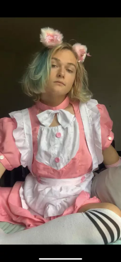 Anyone need a maid? 😘😋 Anyone need a maid? 😘😋