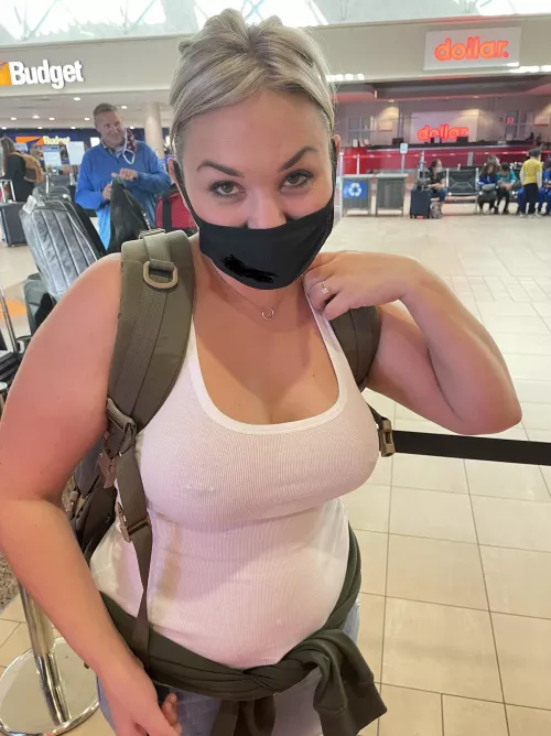 Anyone notice me in the PHX airport? A lot of heads were turning! 🤷🏼♀️