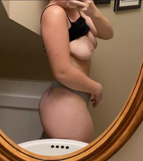 Anyone older guys want to own a fuck toy? (f18) Anyone older guys want to own a fuck toy? (f18)