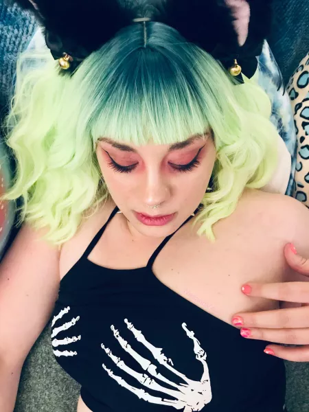 Anyone still awake as horny as me? ?