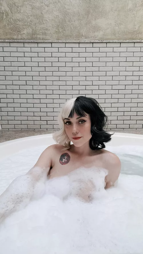 anyone up for a bubble bath? (F25)