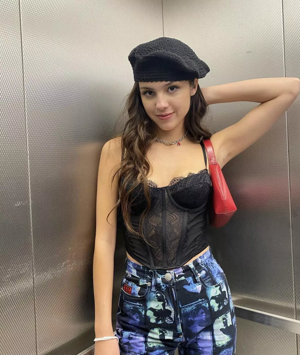 Anyone wanna be Olivia Rodrigo,Ariana Grande,or Sadie Sink for me? Anyone wanna be Olivia Rodrigo,Ariana Grande,or Sadie Sink for me?