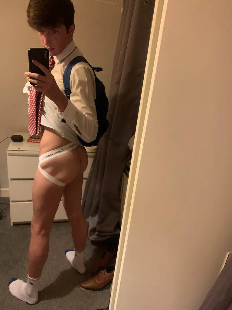 Anyone wanna destroy my sports butt? Anyone wanna destroy my sports butt?