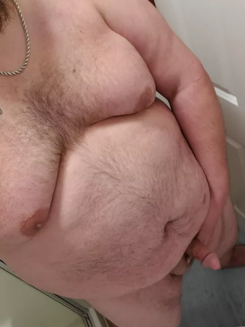 Anyone wanna fuck and suck this chubby bear? DMs open