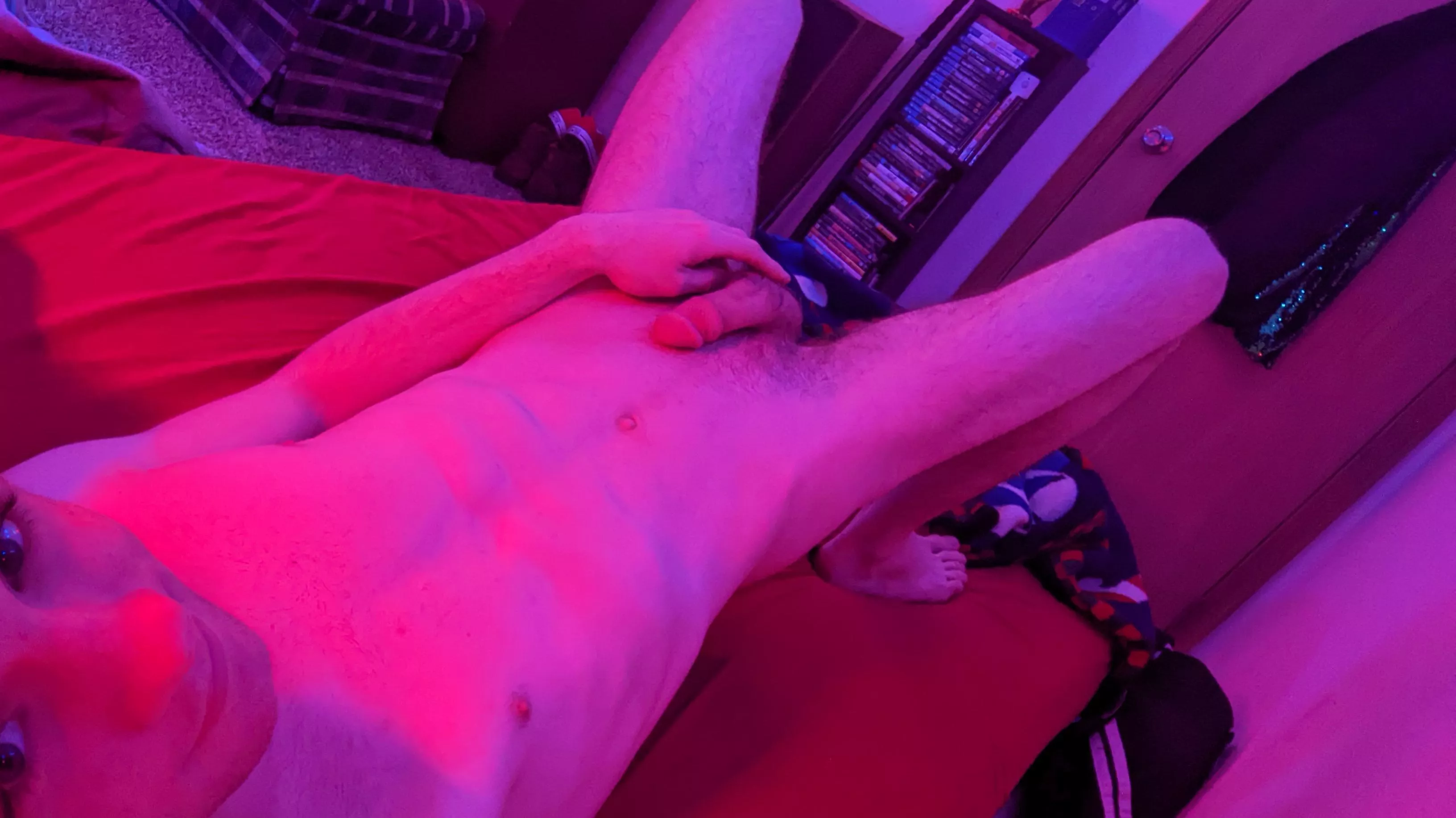 Anyone wanna get in between my legs and fuck me till they cum in me? 😜😩