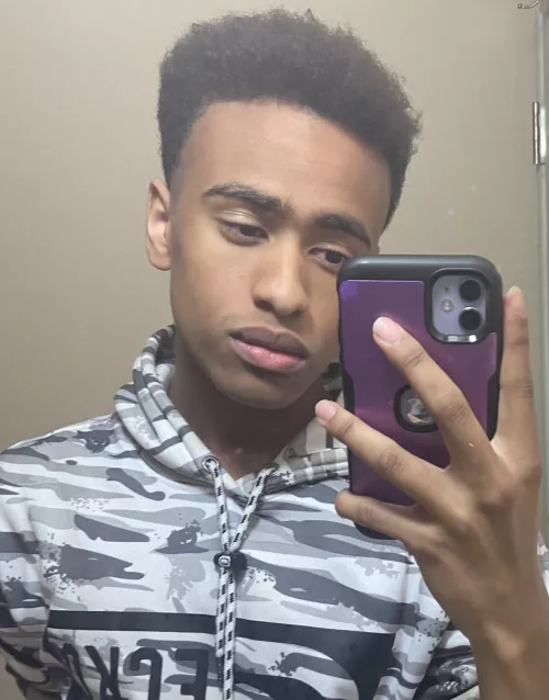 Anyone wanna play Valorant or LoL?