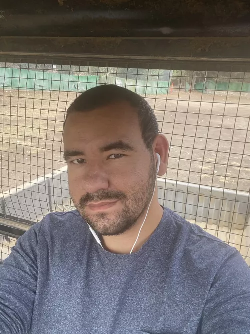 Anyone wanna play vanilla minecraft after work? Anyone wanna play vanilla minecraft after work?