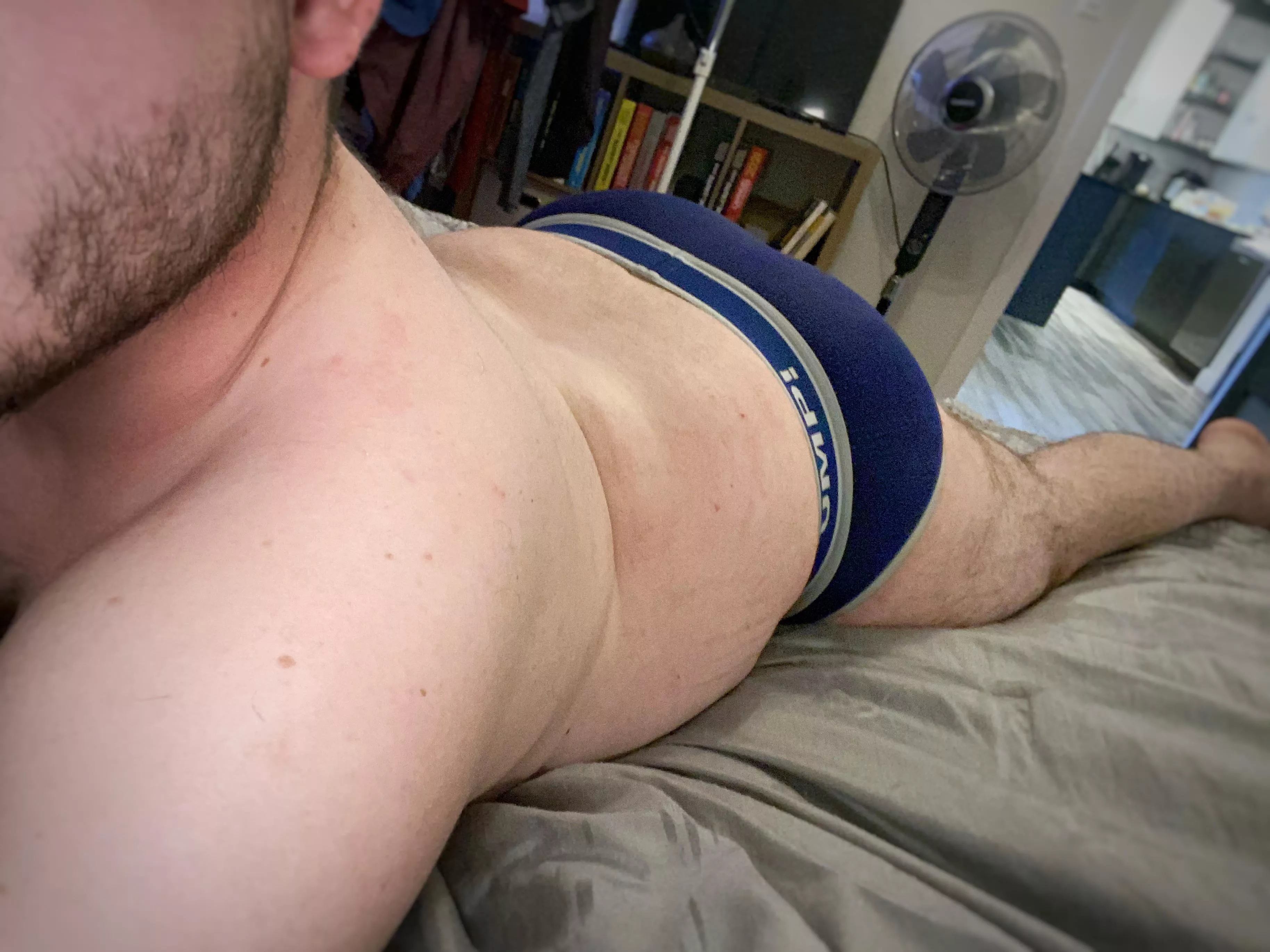 Anyone wanna play with my piece of bread ? ???