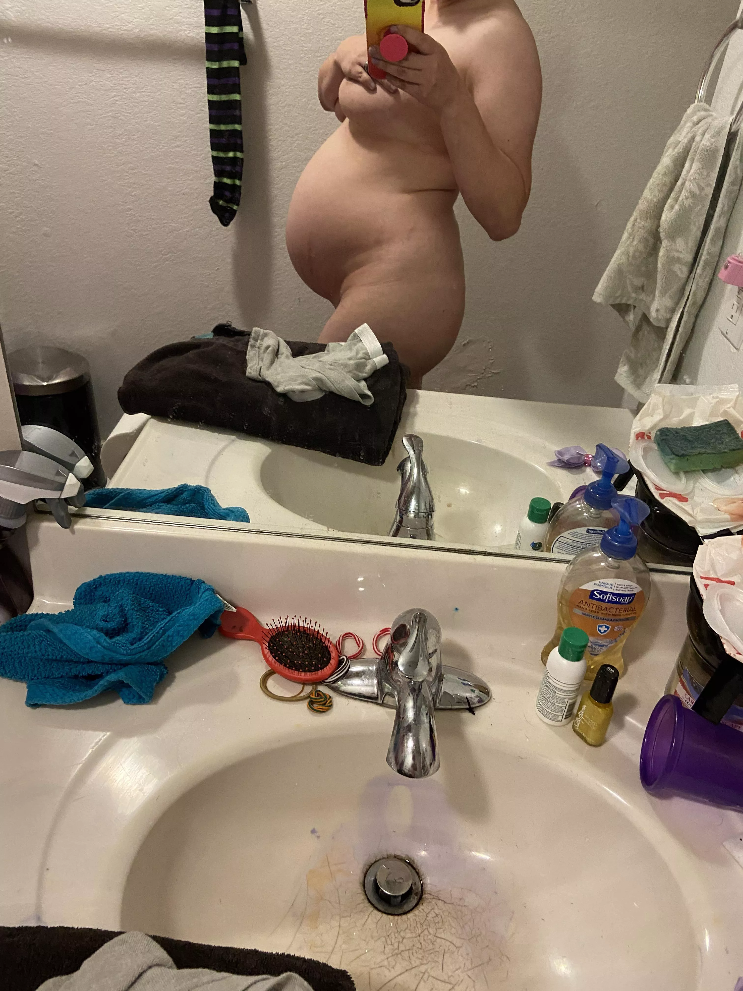 Anyone wanna put lotion on me? Anyone wanna put lotion on me?