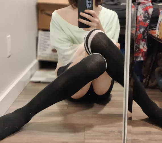 Anyone wanna snuggle? ๐ฅบ Anyone wanna snuggle? ๐ฅบ