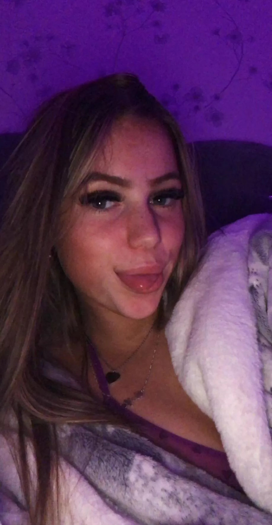 Anyone wanna tribute a little slut. Kik: dillydan7171 Anyone wanna tribute a little slut. Kik: dillydan7171