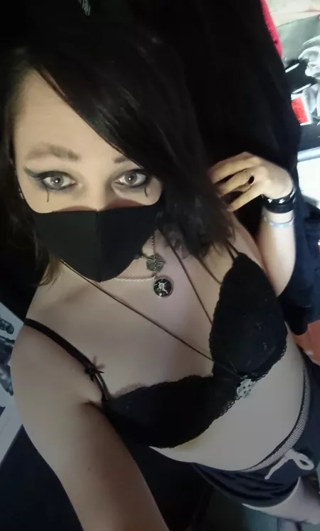 Anyone want a Pale Goth Femboi to bully and breed? 🖤