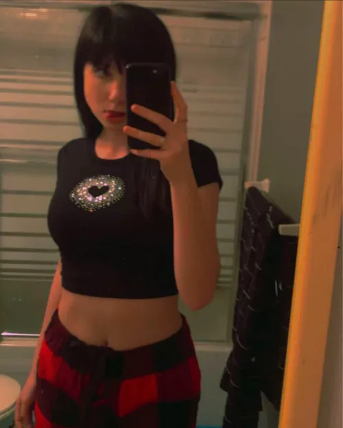 Anyone want to cum tribute my girlfriend