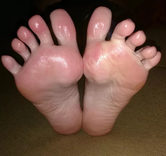 Anyone want to help me moisturize my soles?