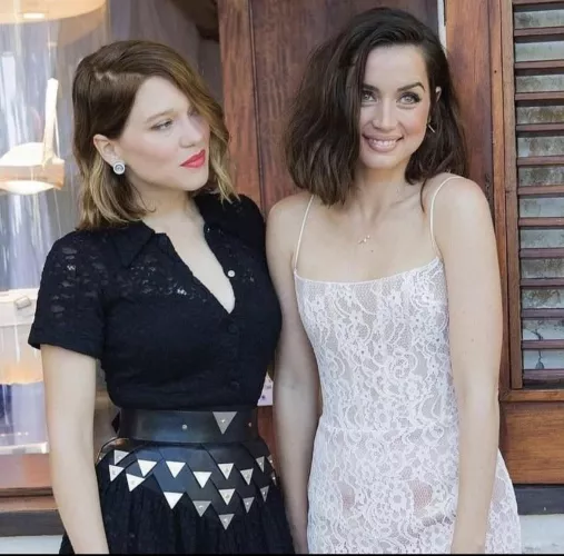 Anyone want to jerk off to Bond girls Léa Seydoux and Ana De Armas?