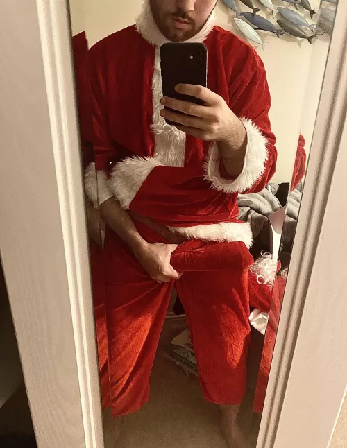 Anyone want to unwrap this present?? Message me for a sneak peak 😜😘