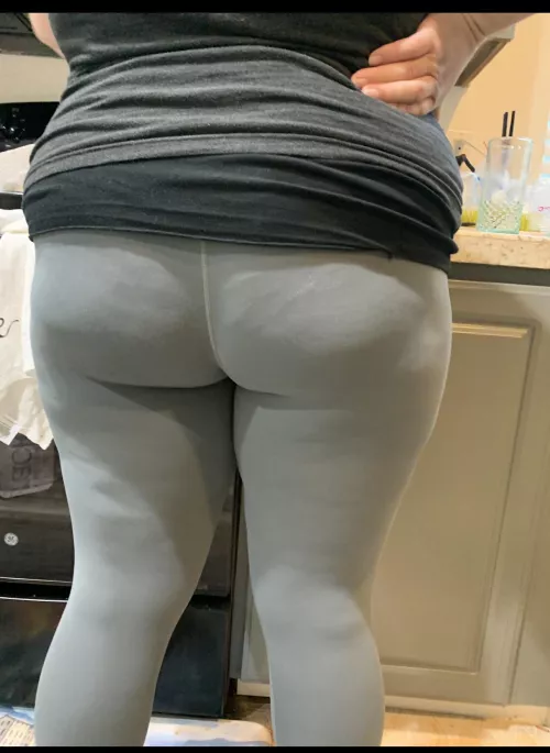 Anyone wanting to trib to a clothed thick pawg? 31 yr old milf and curvy wife. Dm me.