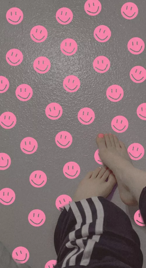 Anyone with cute feet wanna trade? Anyone with cute feet wanna trade?