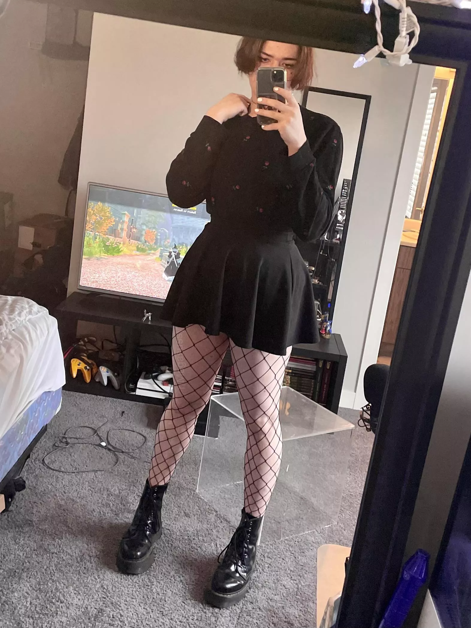 apparently someone online was pretending to be me earlier 💀 taking that as a compliment i guess?