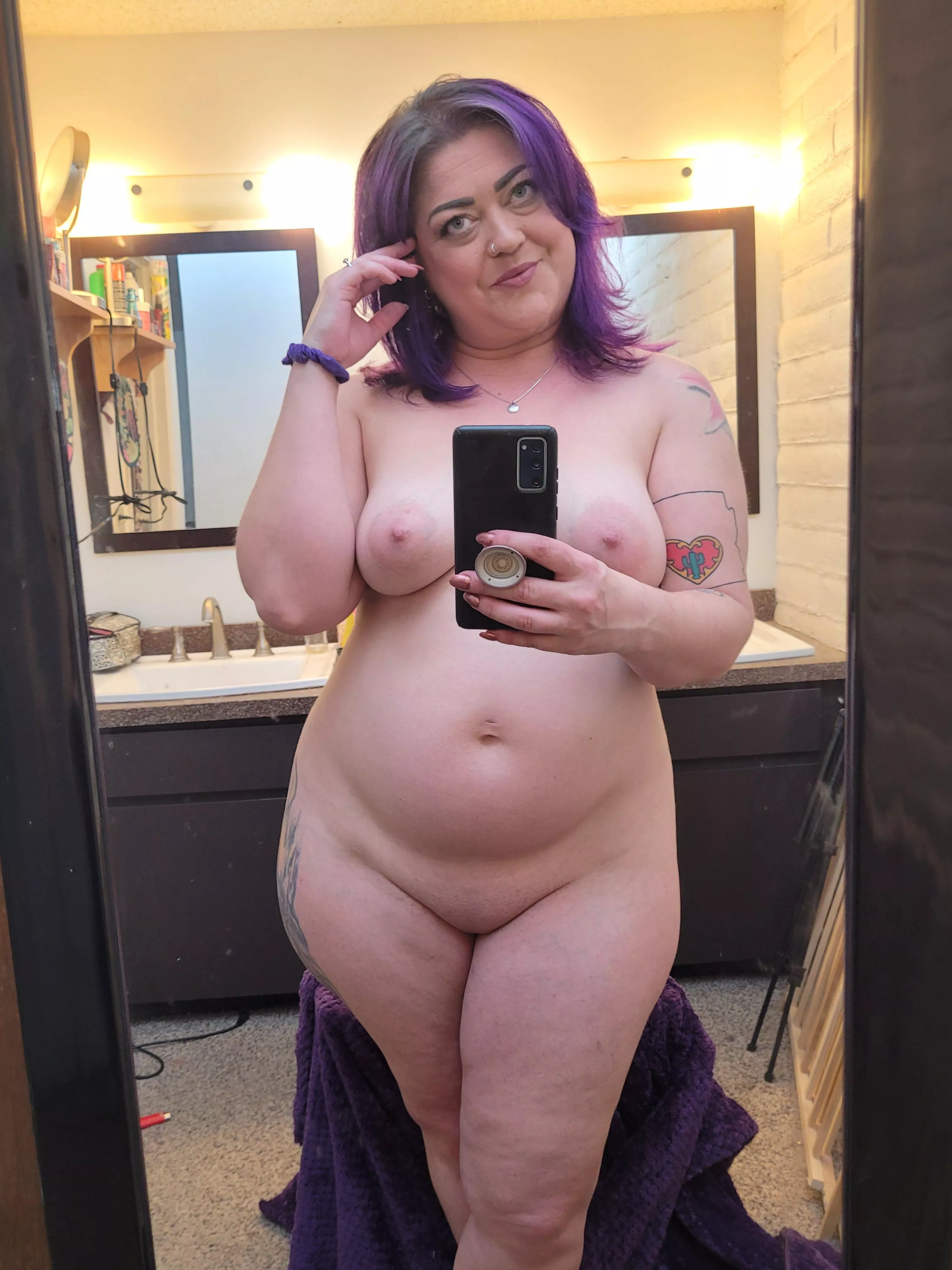 Chubby Milf Nude Selfie