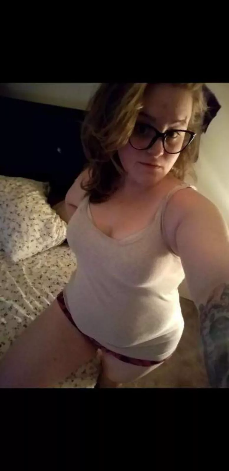 Are her pics going around? My Kik is raz69777 Are her pics going around? My Kik is raz69777