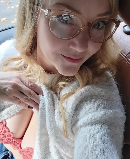 Are mature women sexy in glasses? [F48]