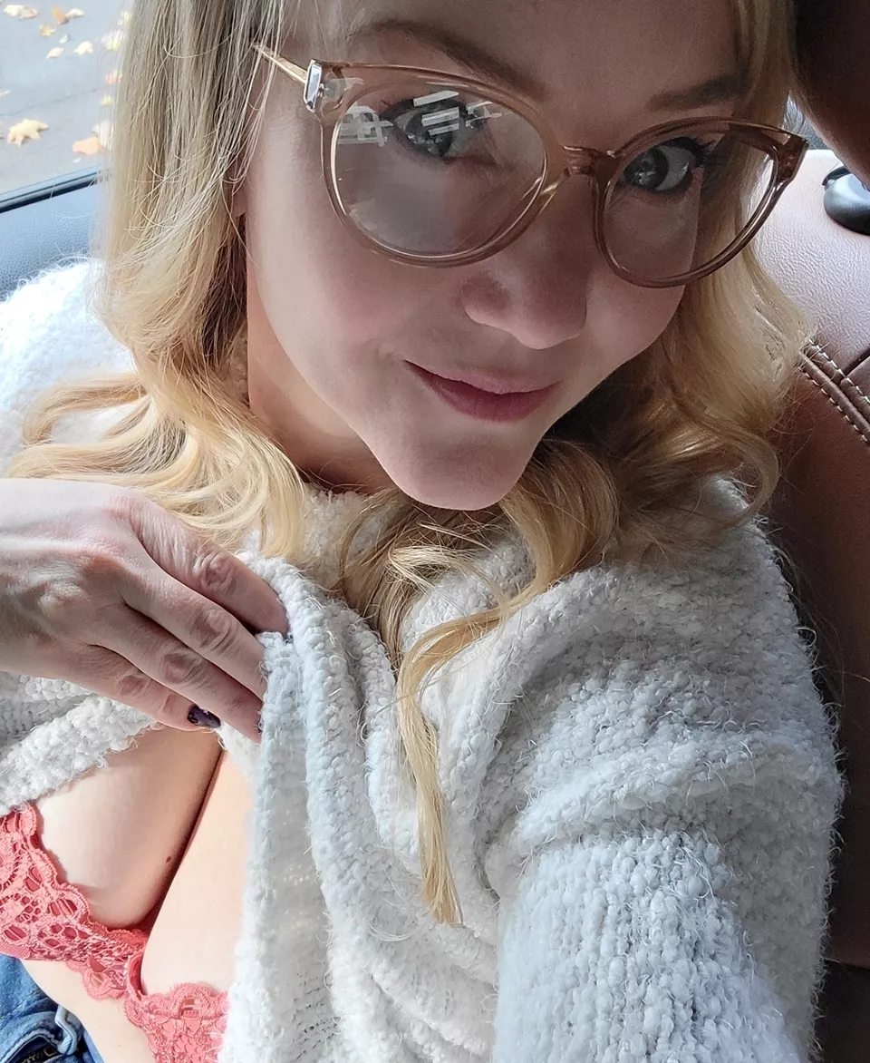 Are mature women sexy in glasses? [F48]