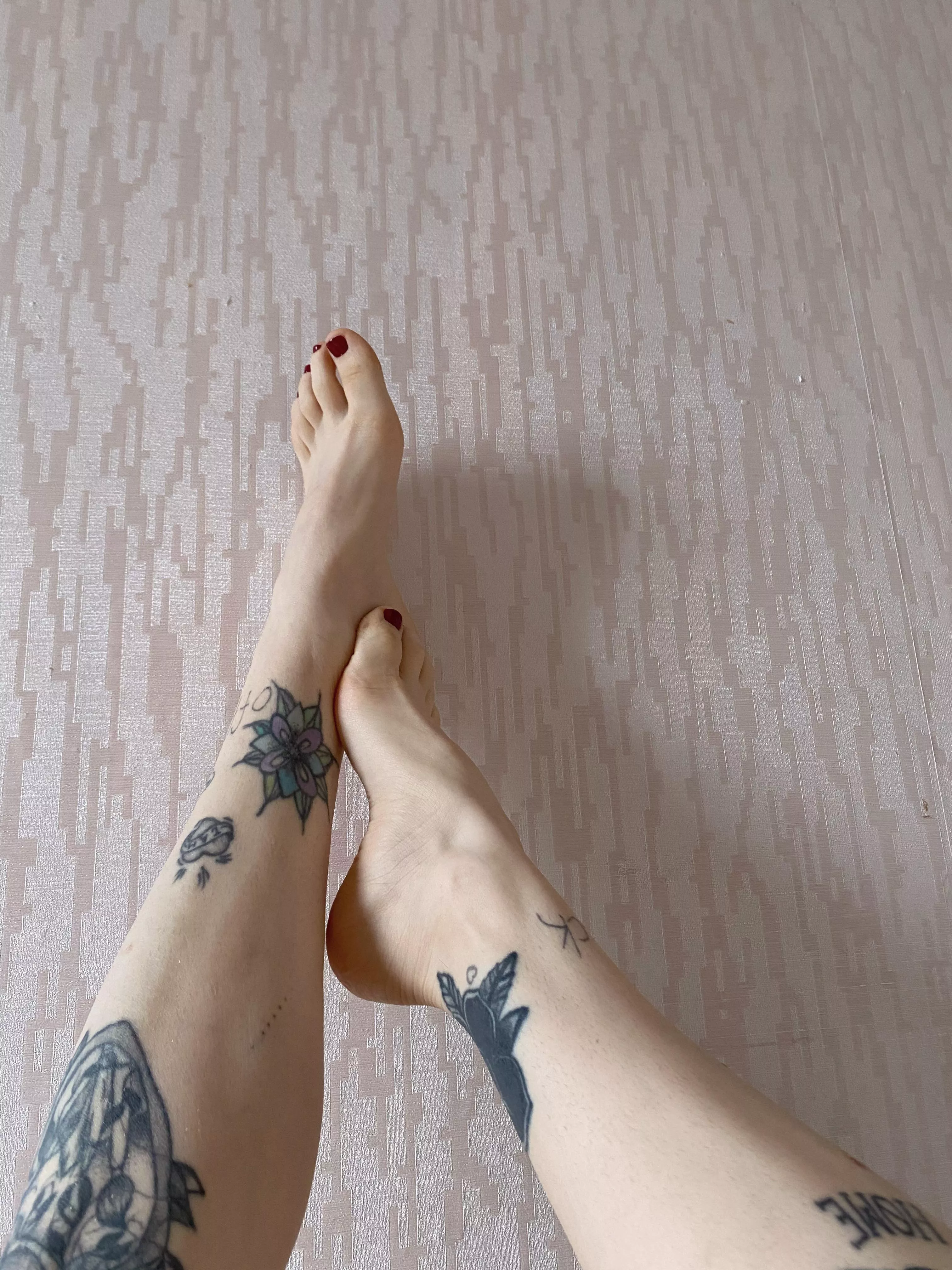 Are my feet fit here?☺️ Are my feet fit here?☺️